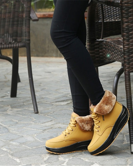 Wedge snow boots