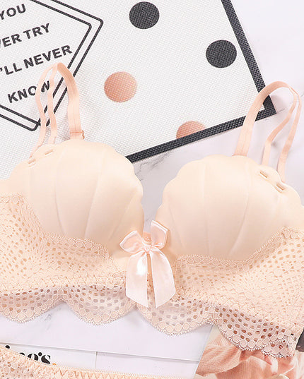Palm cup lace bra