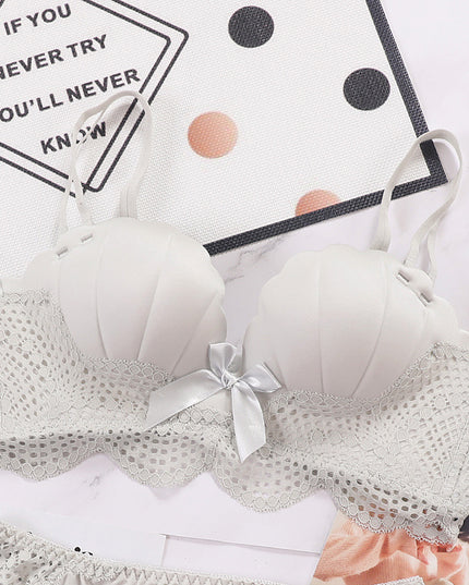 Palm cup lace bra