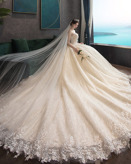 Going out Sasen light wedding dress