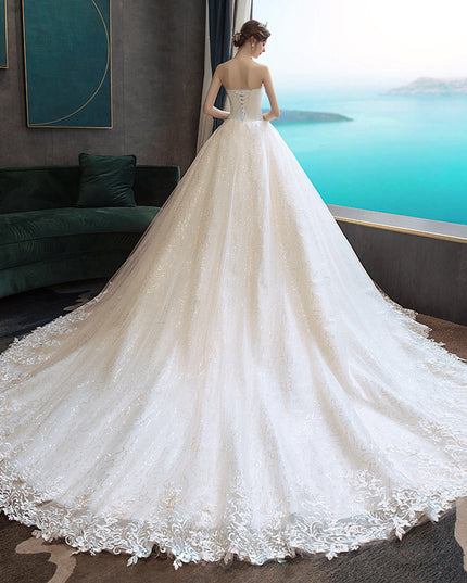 Going out Sasen light wedding dress