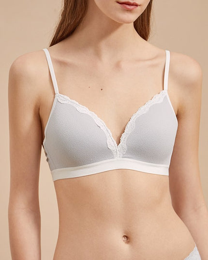 Bra lace triangle cup
