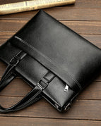 Horizontal black single bag