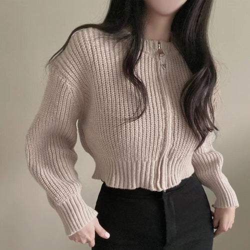 Niche Zipped Round Neck Loose Waist Trimming Short