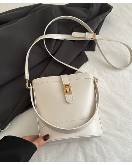 Hand Holding Bucket  Women's One Shoulder Crossbody Bag