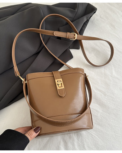 Hand Holding Bucket  Women's One Shoulder Crossbody Bag