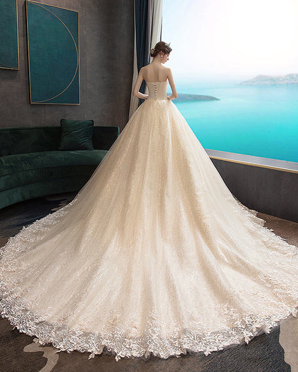 Going out Sasen light wedding dress