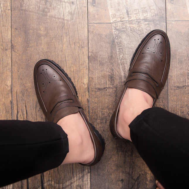 Men's Pointed Carved Leather British Business Casual Shoes