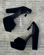 Black / 35